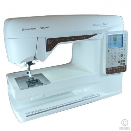Macchina per cucire designer topaz 25