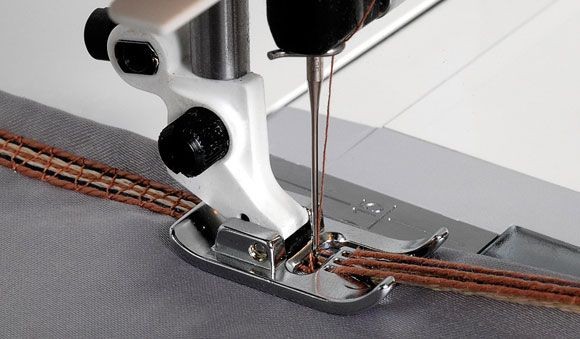 Piedino a 7 fori con infila - ago