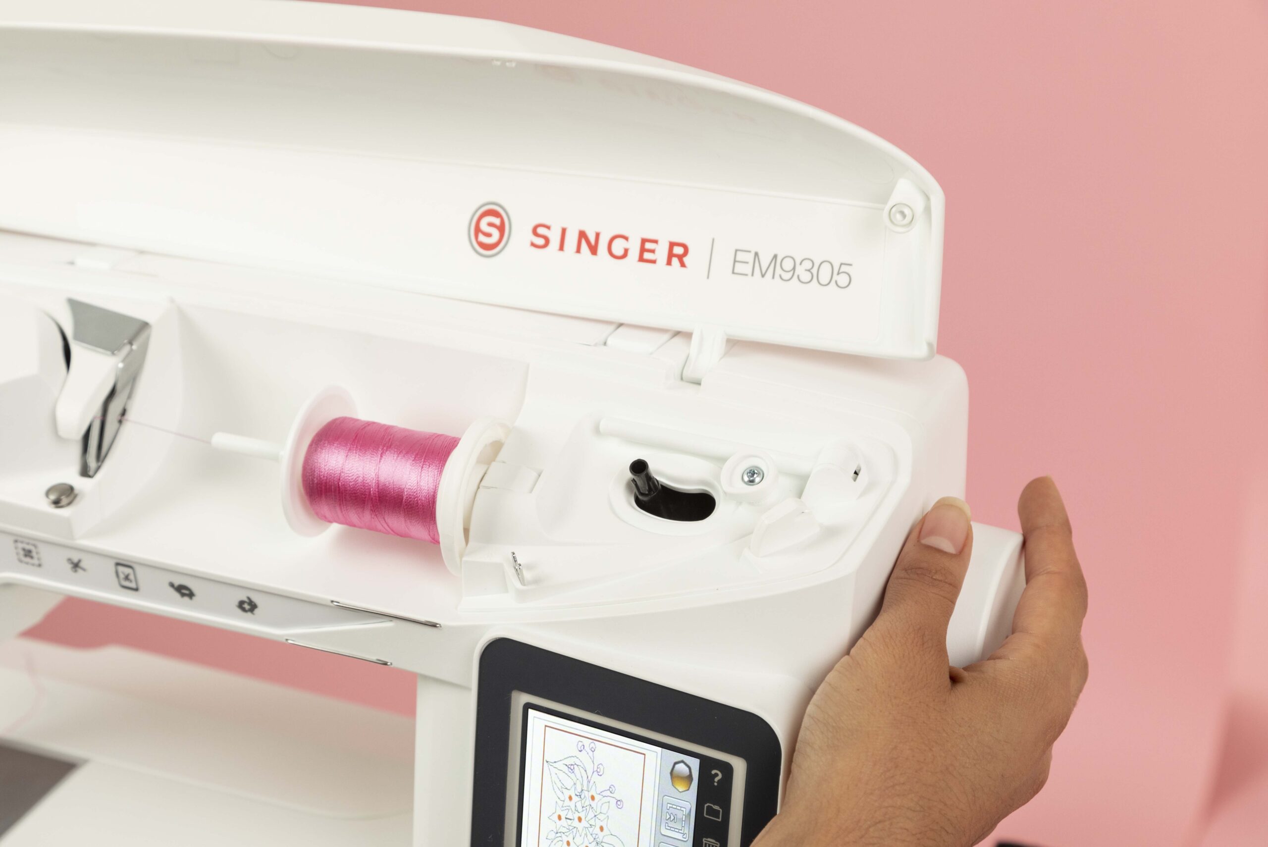 05122020 em9305 3133 handwheel scaled - creattivamente Macchina ricamatrice singer em9305 - immagine 3